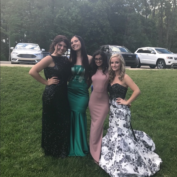 Prom dress - Picture 3 of 5